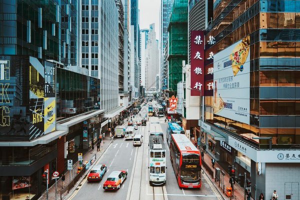 上海的精神褶皱与城市灵魂的隐秘对话